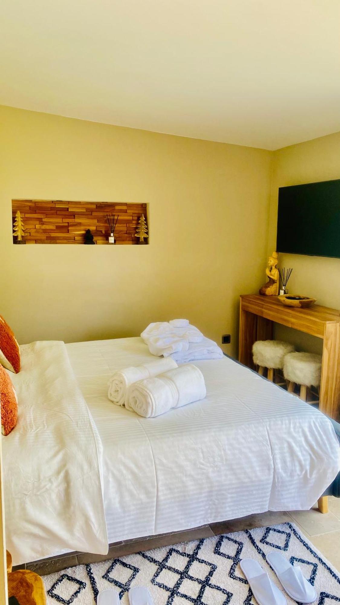 Le Cocoon Lodge Du Gapeau & Massage Sollies Pont Room photo